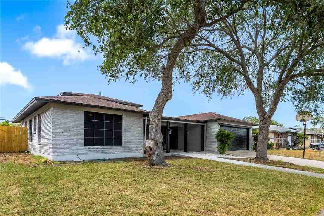 4937 Holmes Dr - Photo 2 of 27