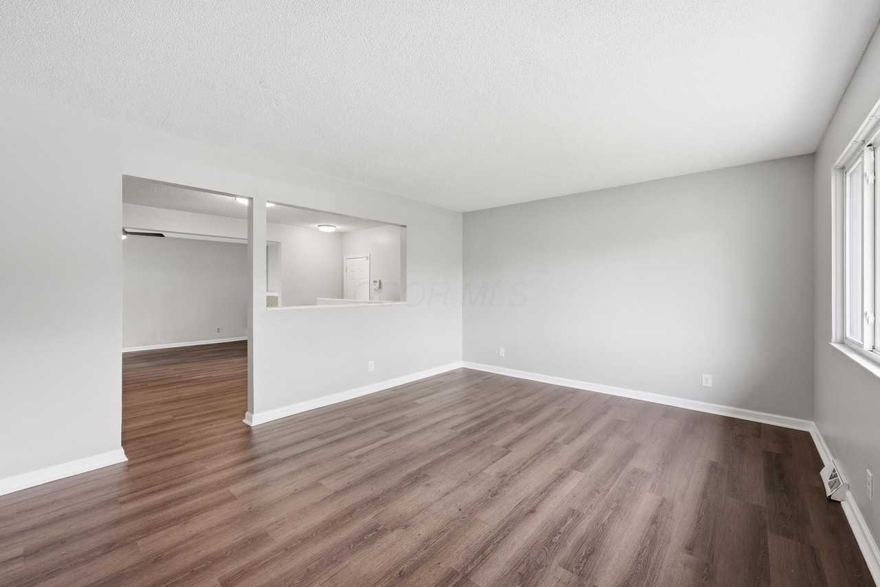 5240 Carbondale Dr - Photo 4 of 25