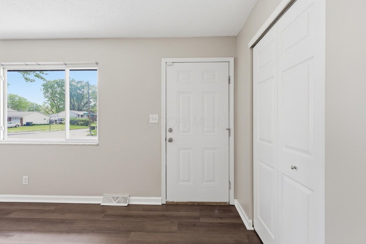 5240 Carbondale Dr - Photo 5 of 25