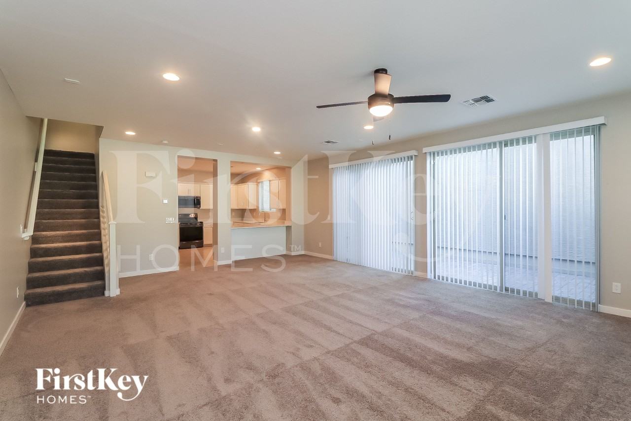 2927 N Athena - Photo 3 of 19