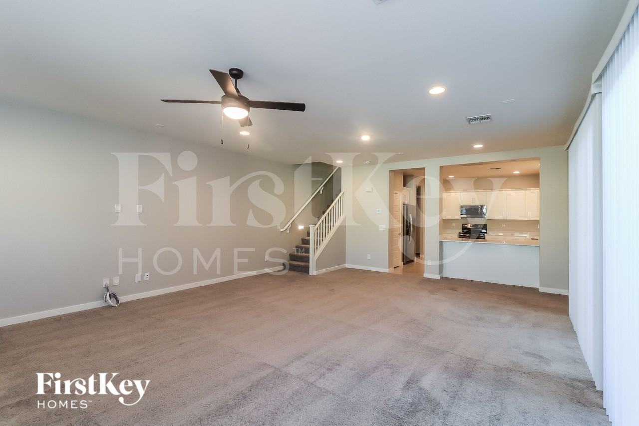 2927 N Athena - Photo 5 of 19