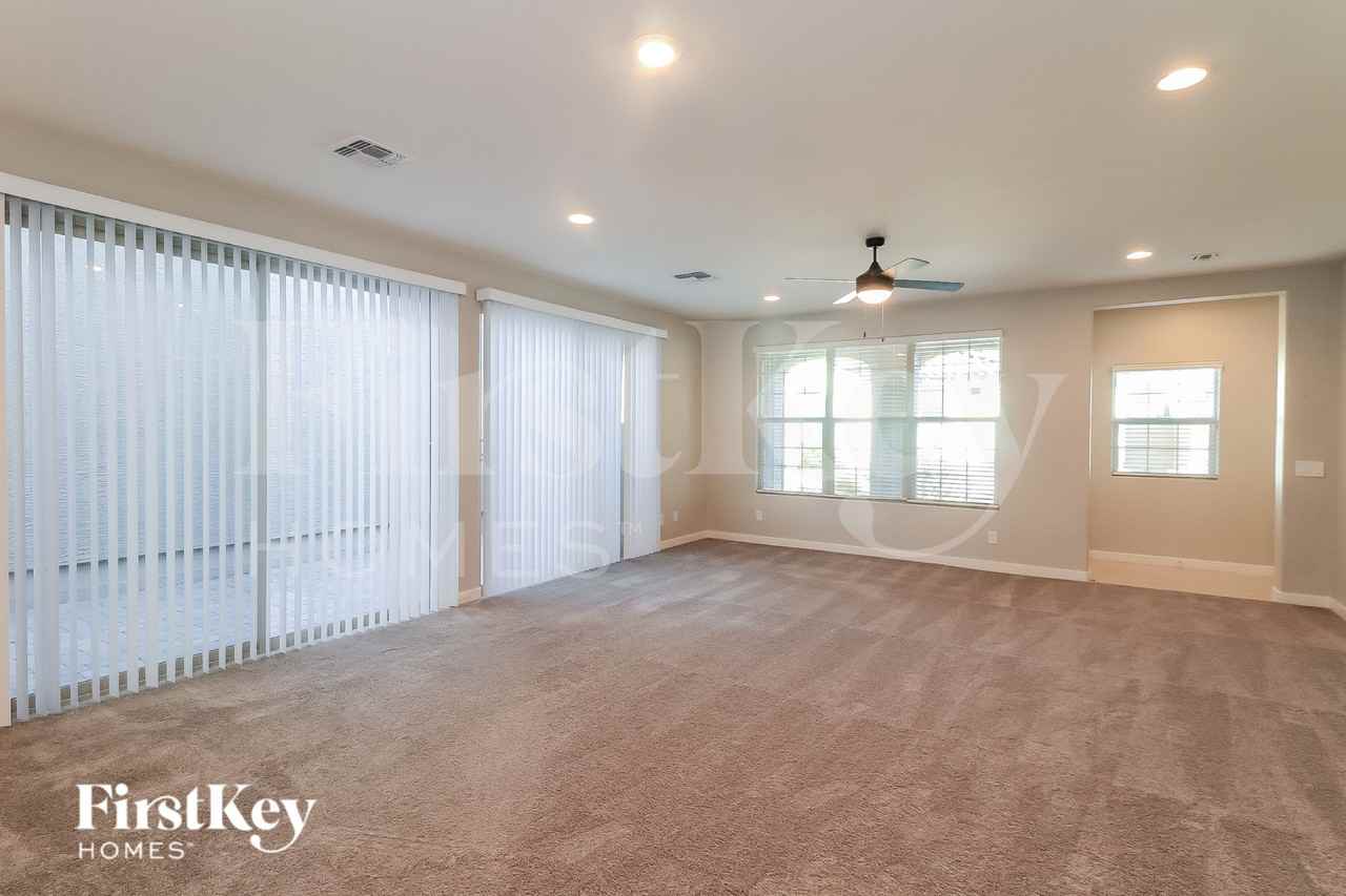 2927 N Athena - Photo 6 of 19
