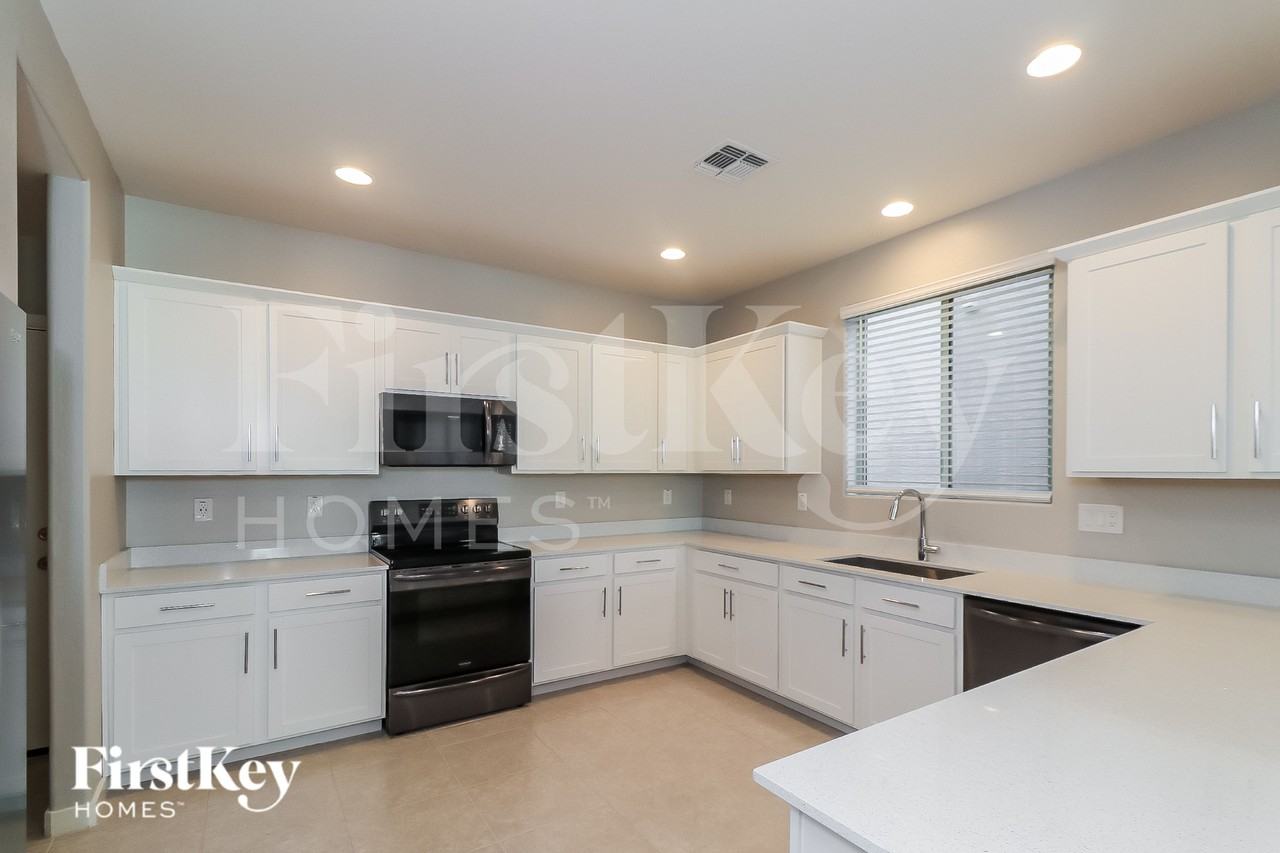 2927 N Athena - Photo 7 of 19