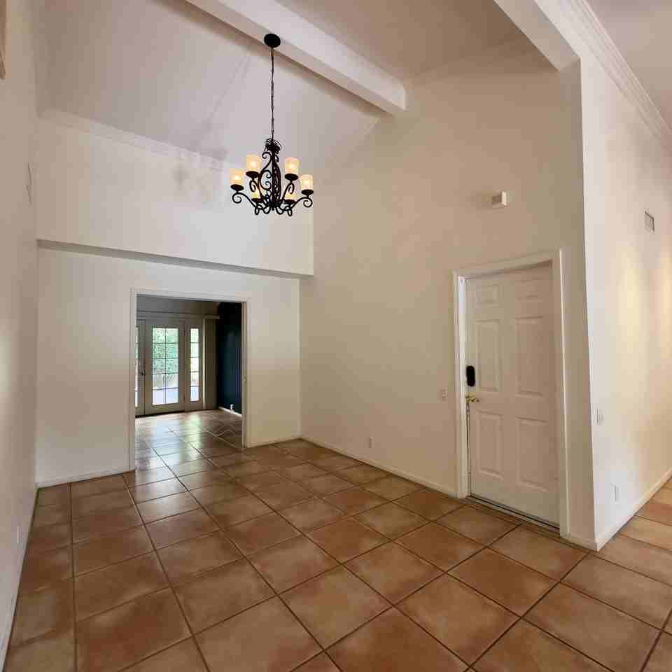 40064 Silktree Ct - Photo 4 of 32