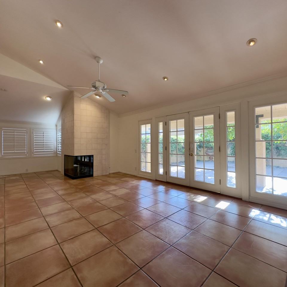 40064 Silktree Ct - Photo 5 of 32
