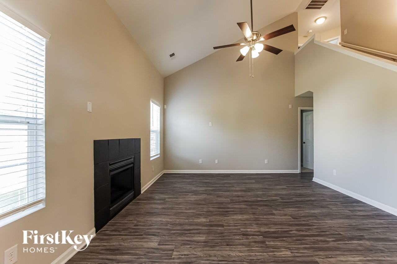 2301 Jacobs Ct - Photo 3 of 15