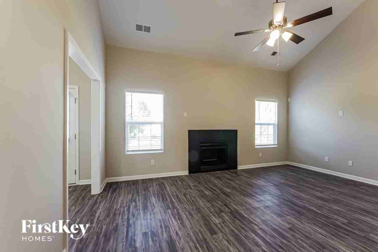 2301 Jacobs Ct - Photo 4 of 15
