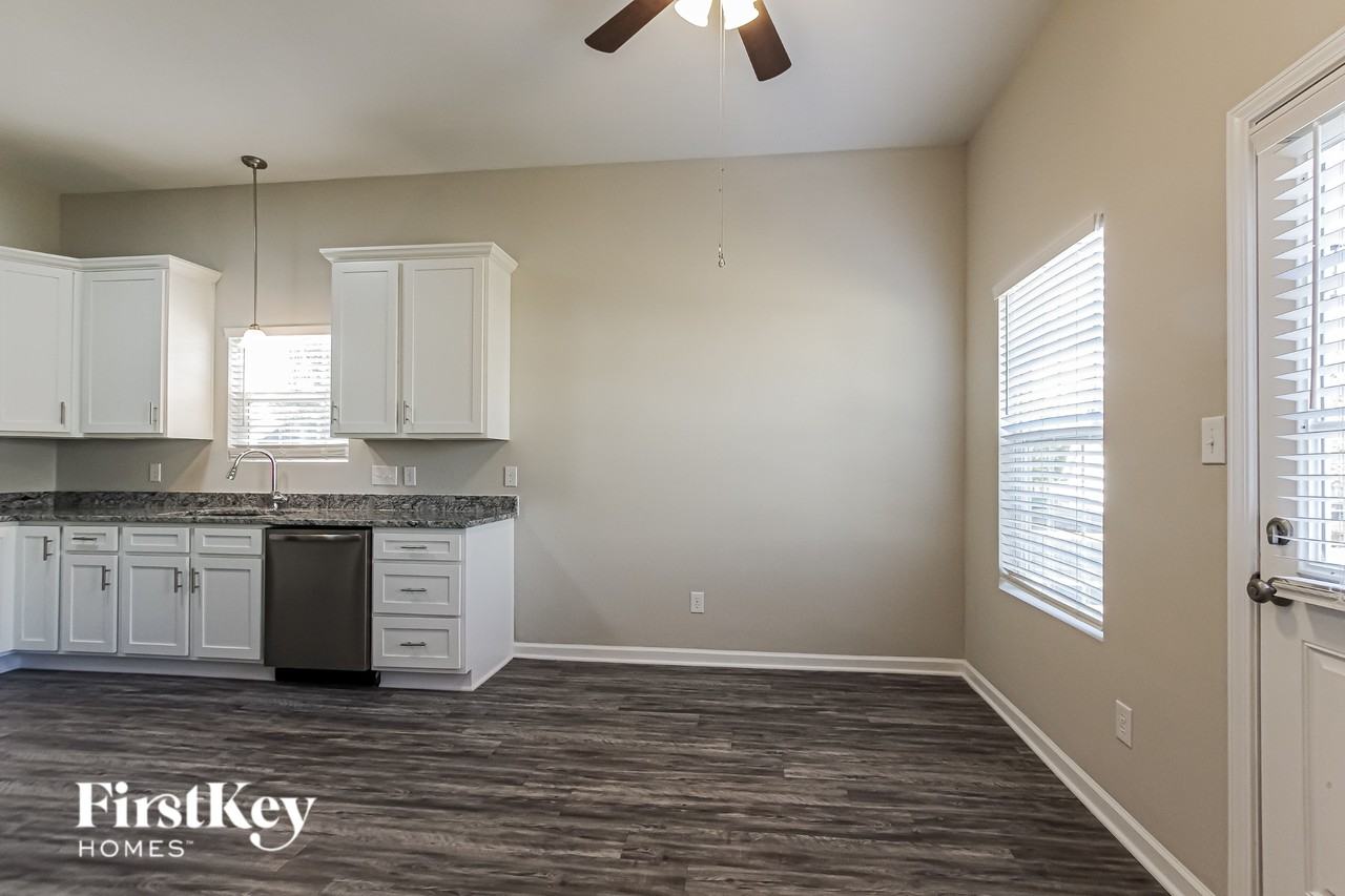 2301 Jacobs Ct - Photo 5 of 15