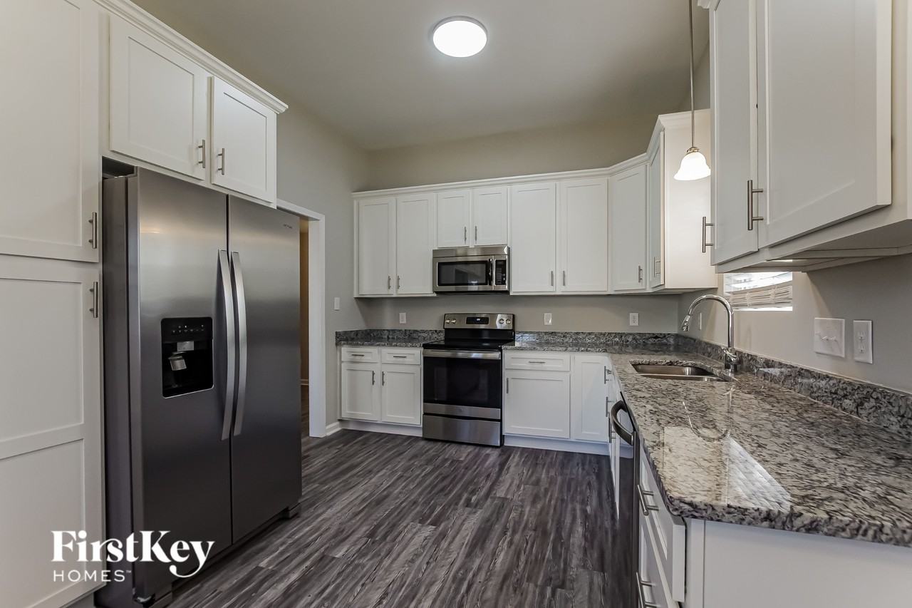 2301 Jacobs Ct - Photo 6 of 15