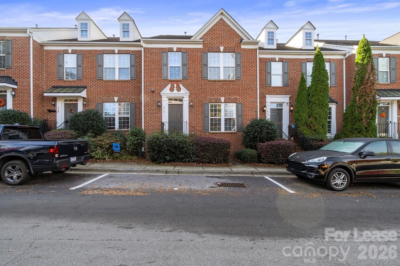 413 Armour St - Photo 2 of 33