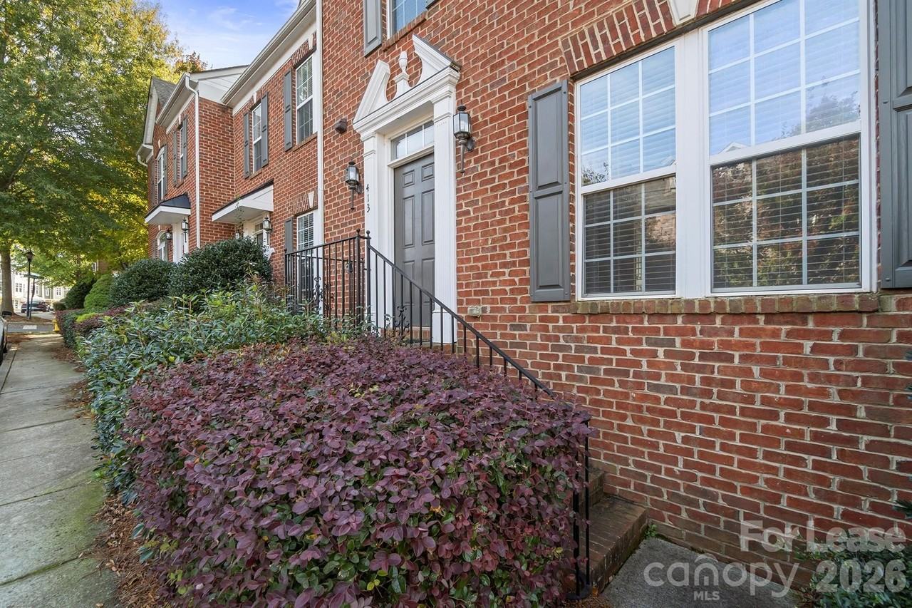 413 Armour St - Photo 3 of 33