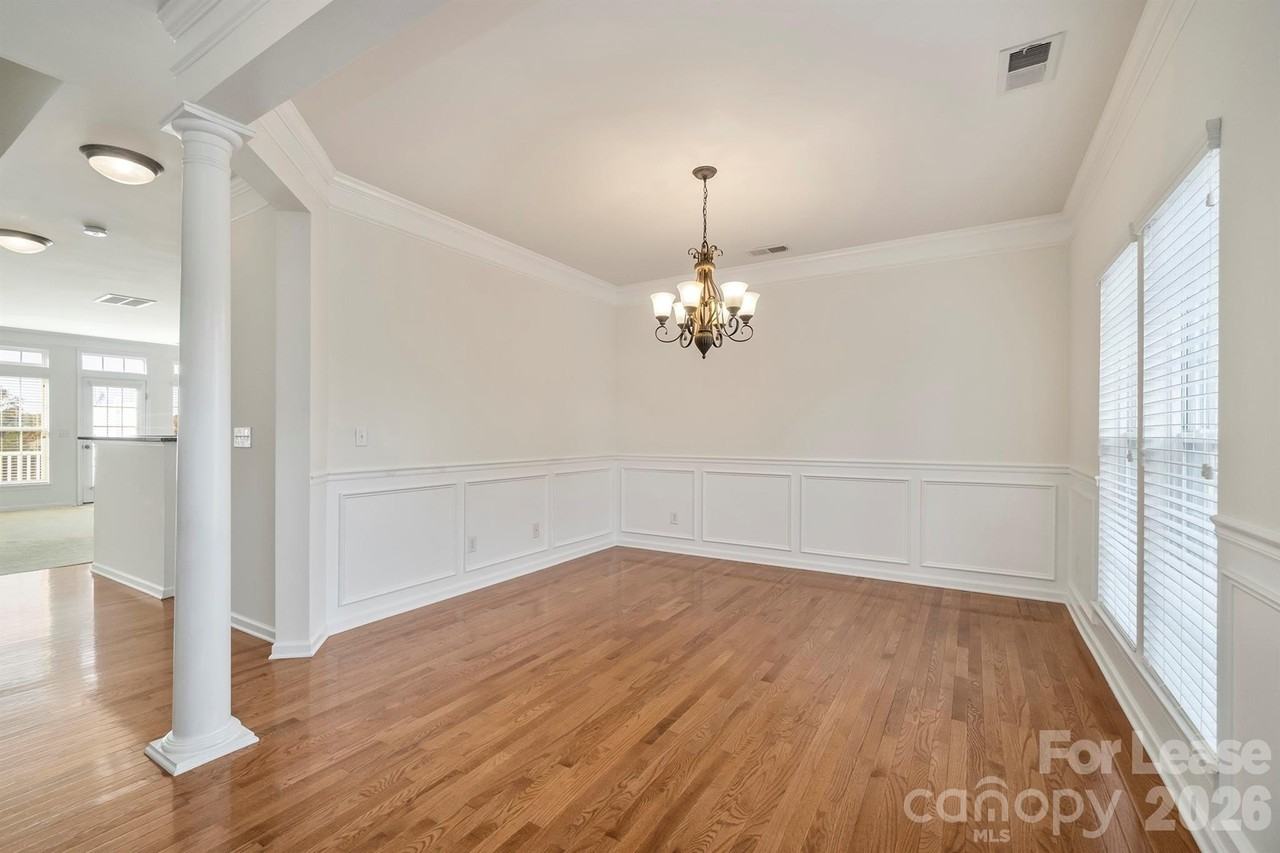 413 Armour St - Photo 4 of 33