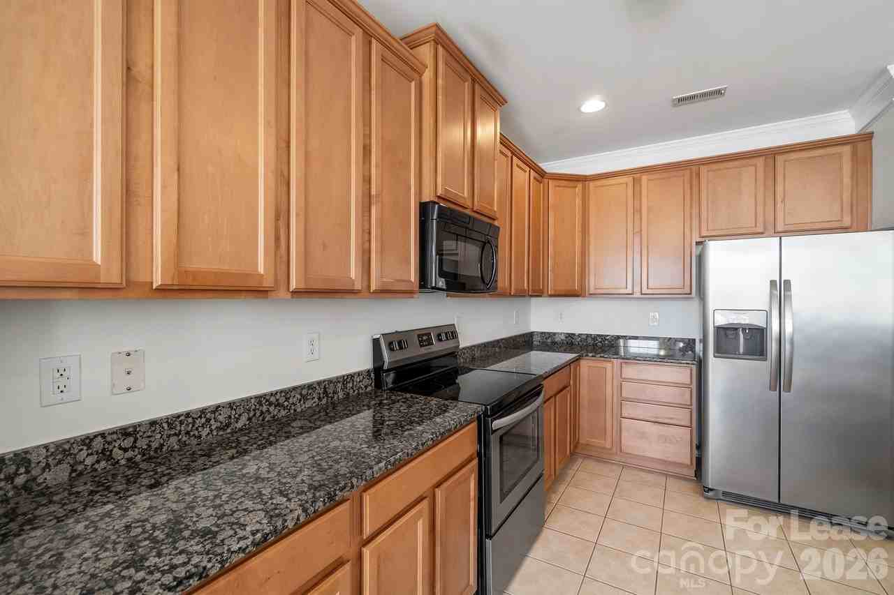413 Armour St - Photo 7 of 33