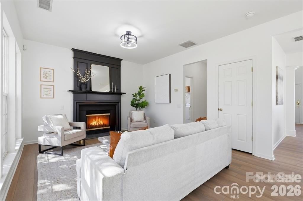 2443 Normancrest Ct - Photo 4 of 18