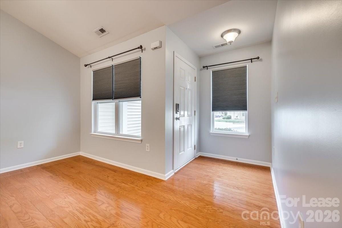 2052 Shady Pond Dr - Photo 3 of 30