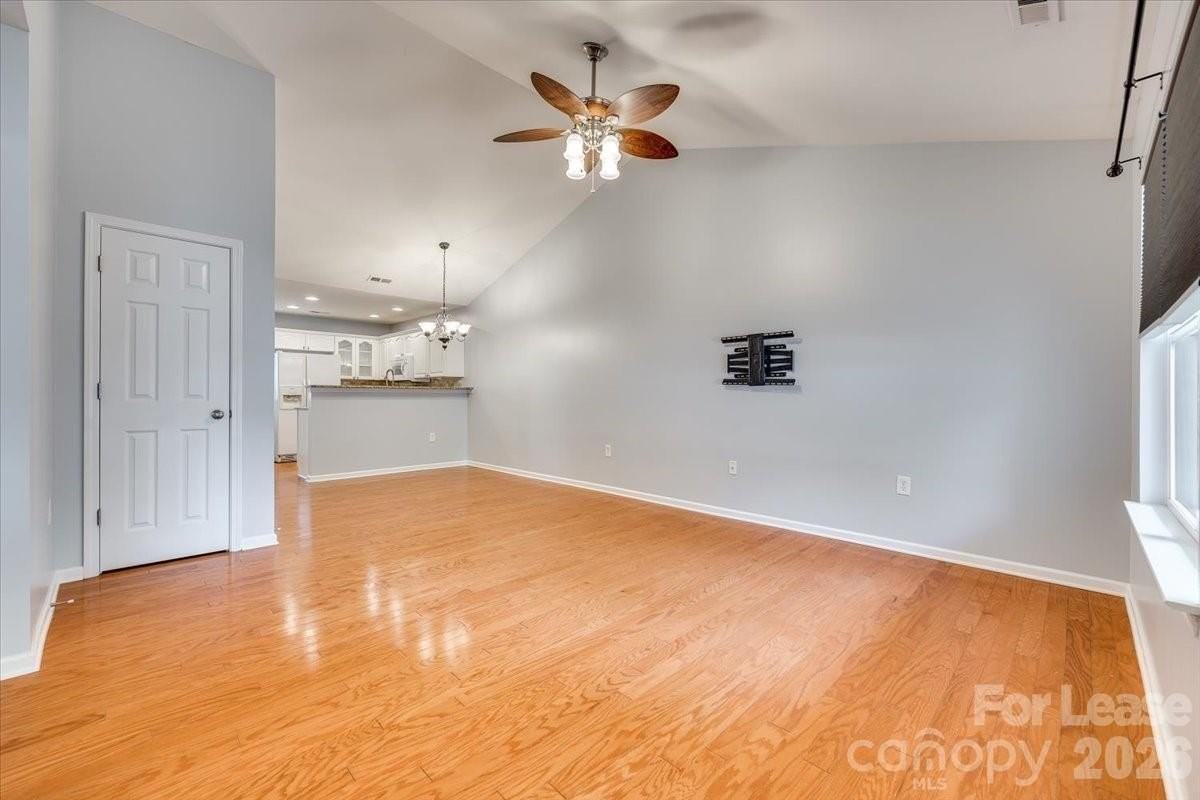 2052 Shady Pond Dr - Photo 4 of 30