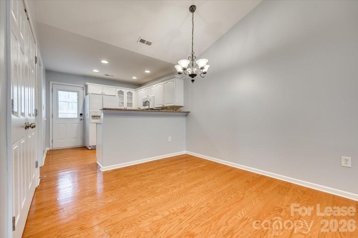 2052 Shady Pond Dr - Photo 7 of 30