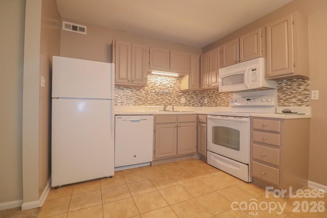 1645 Cedarview Ct - Photo 7 of 17