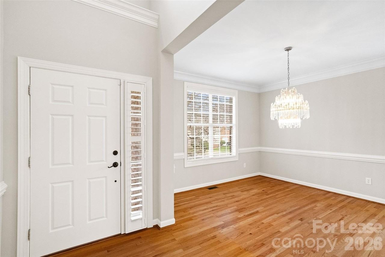 704 Deercross Ln - Photo 3 of 38