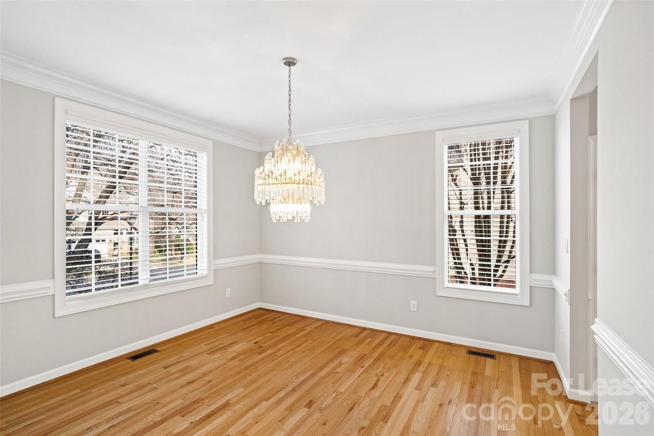 704 Deercross Ln - Photo 4 of 38