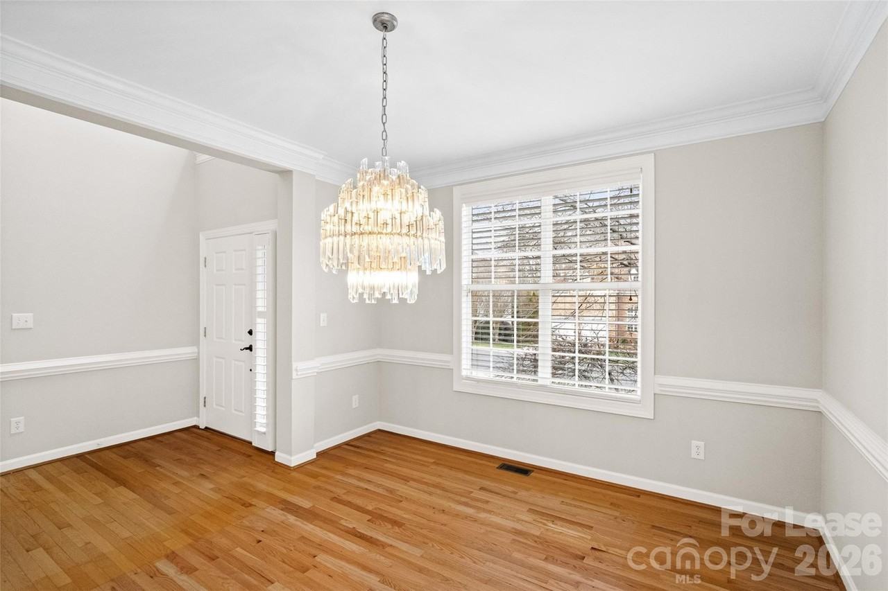 704 Deercross Ln - Photo 5 of 38