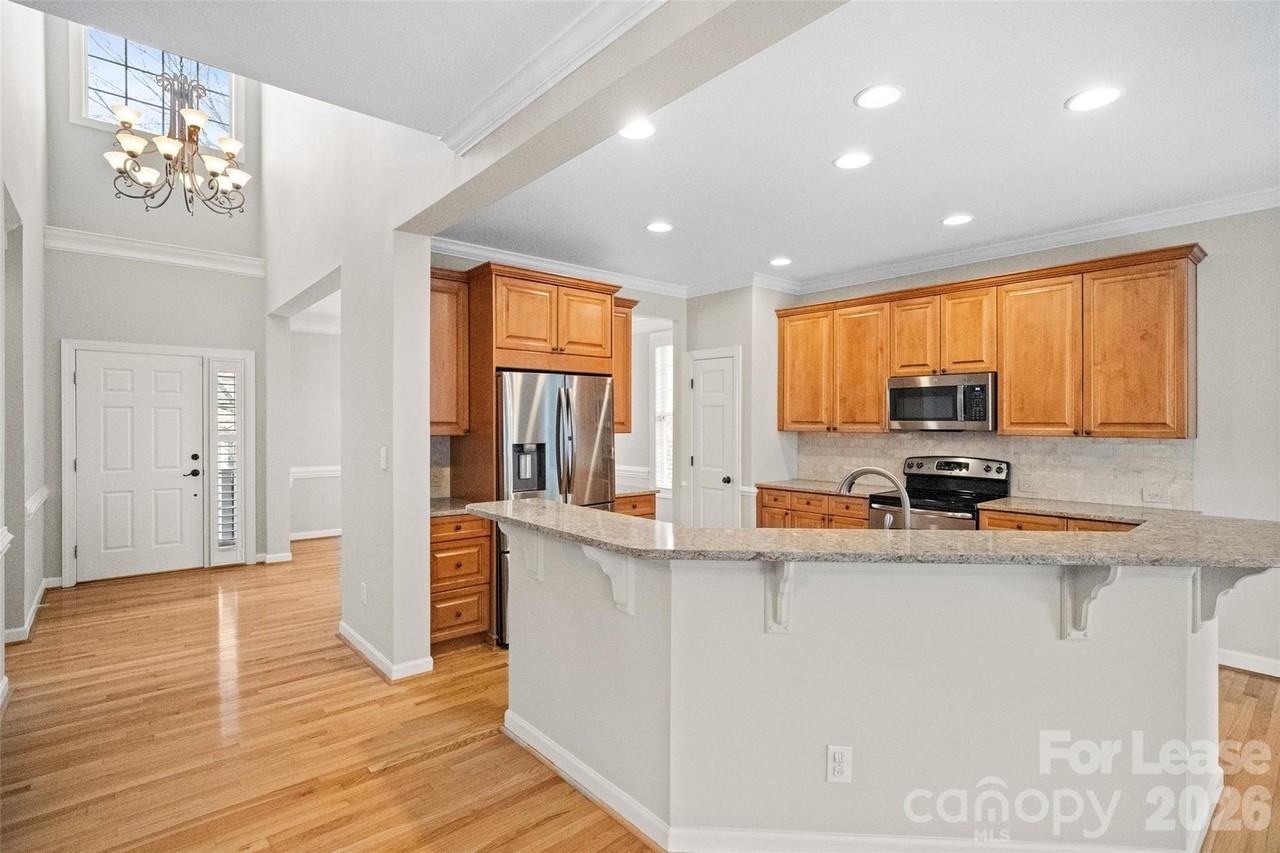 704 Deercross Ln - Photo 7 of 38