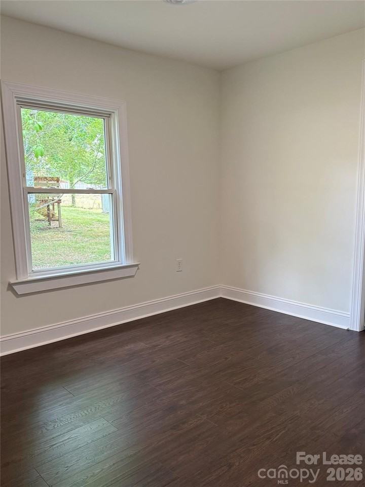 926 Fairview Dr Sw - Photo 5 of 13