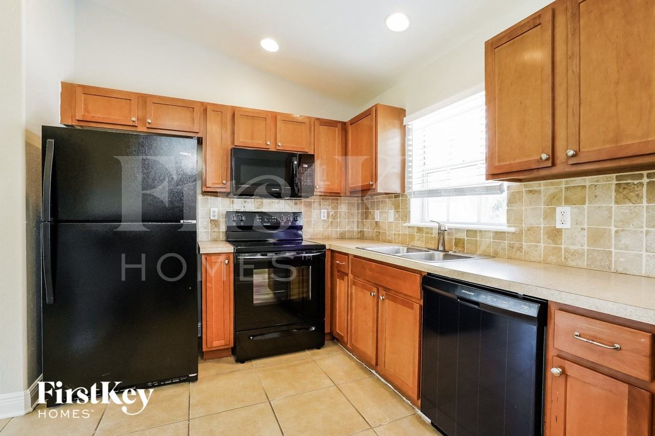6136 Hellman Ave - Photo 5 of 15