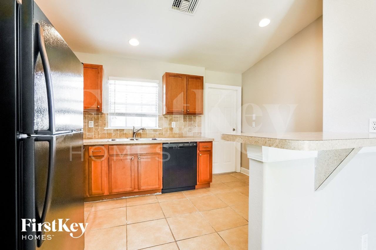6136 Hellman Ave - Photo 6 of 15