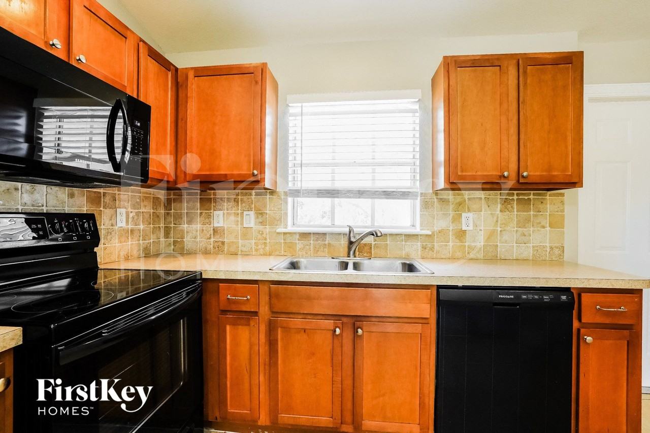 6136 Hellman Ave - Photo 7 of 15