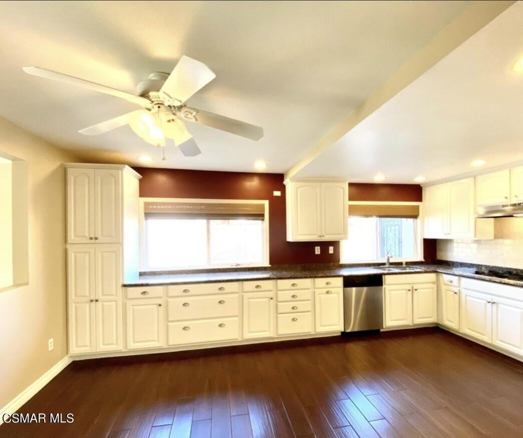 1687 Kane Ave - Photo 3 of 9