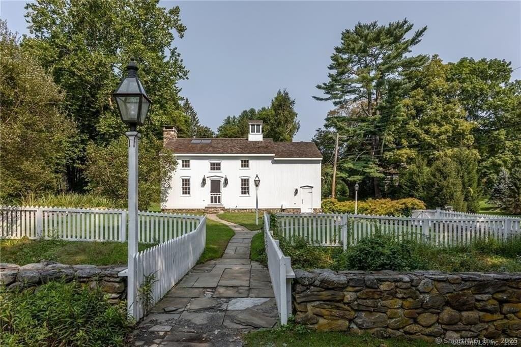 115 River Rd - Photo 4 of 39
