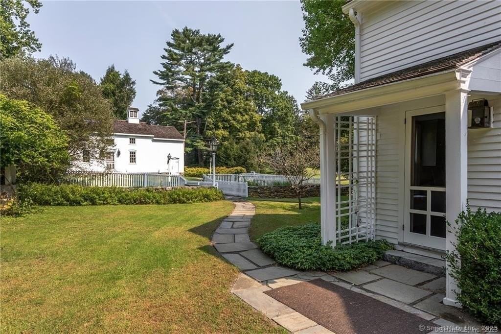 115 River Rd - Photo 5 of 39