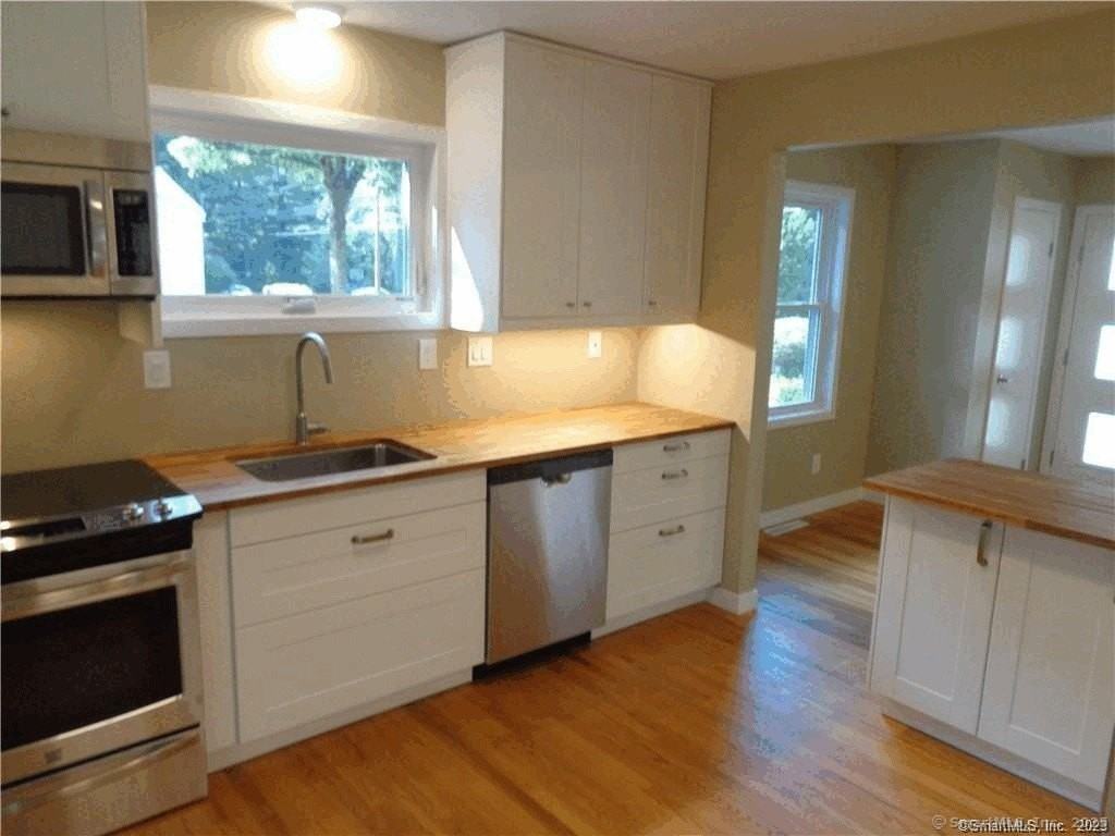 9 Silver Dr - Photo 3 of 18