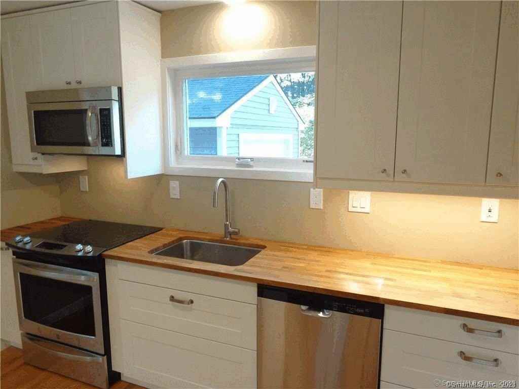 9 Silver Dr - Photo 5 of 18