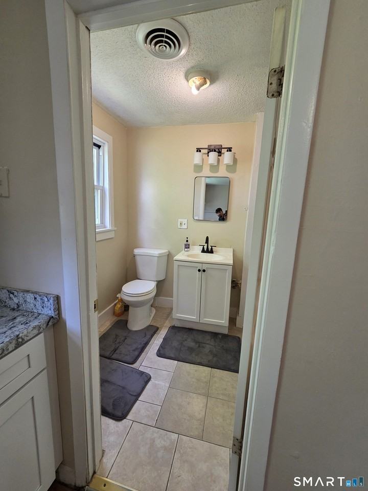 22 Lakeview St #2 - Photo 5 of 18