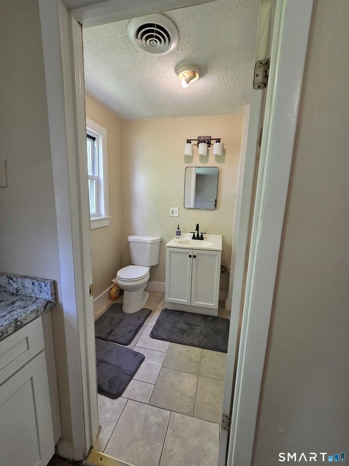 22 Lakeview St #2 - Photo 6 of 18