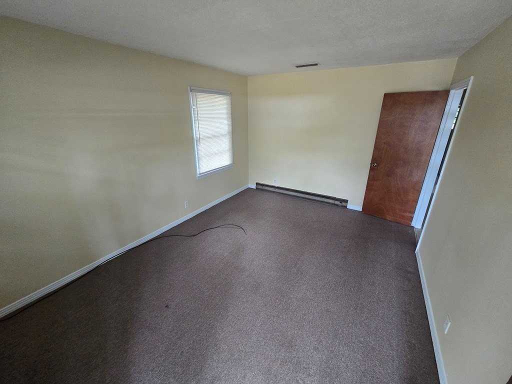 806 S Ussery St - Photo 2 of 9