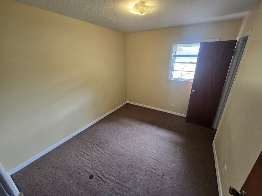 806 S Ussery St - Photo 3 of 9
