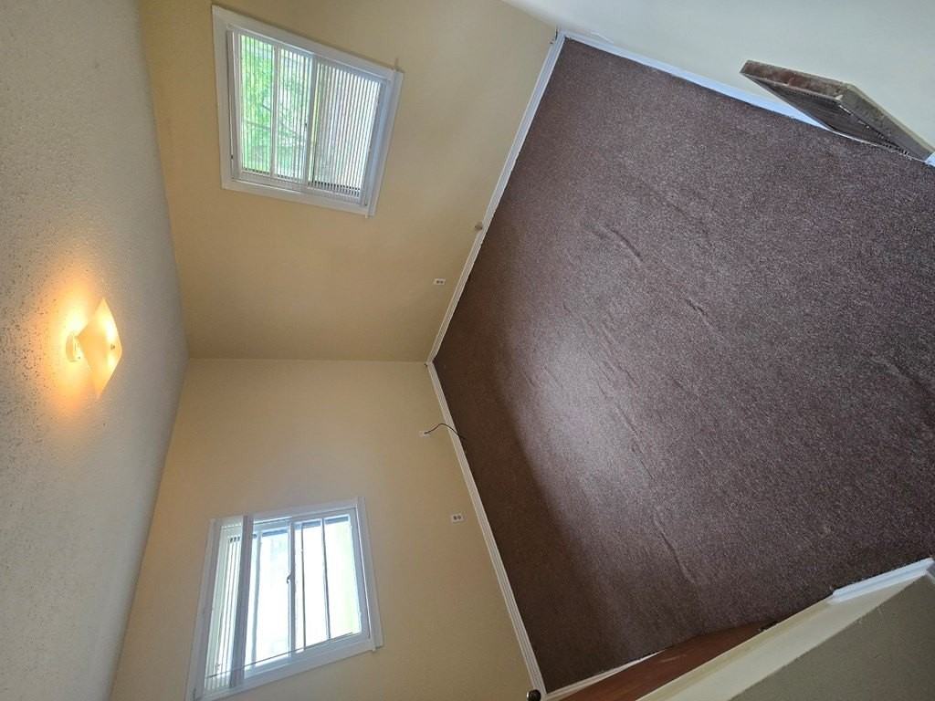 806 S Ussery St - Photo 4 of 9