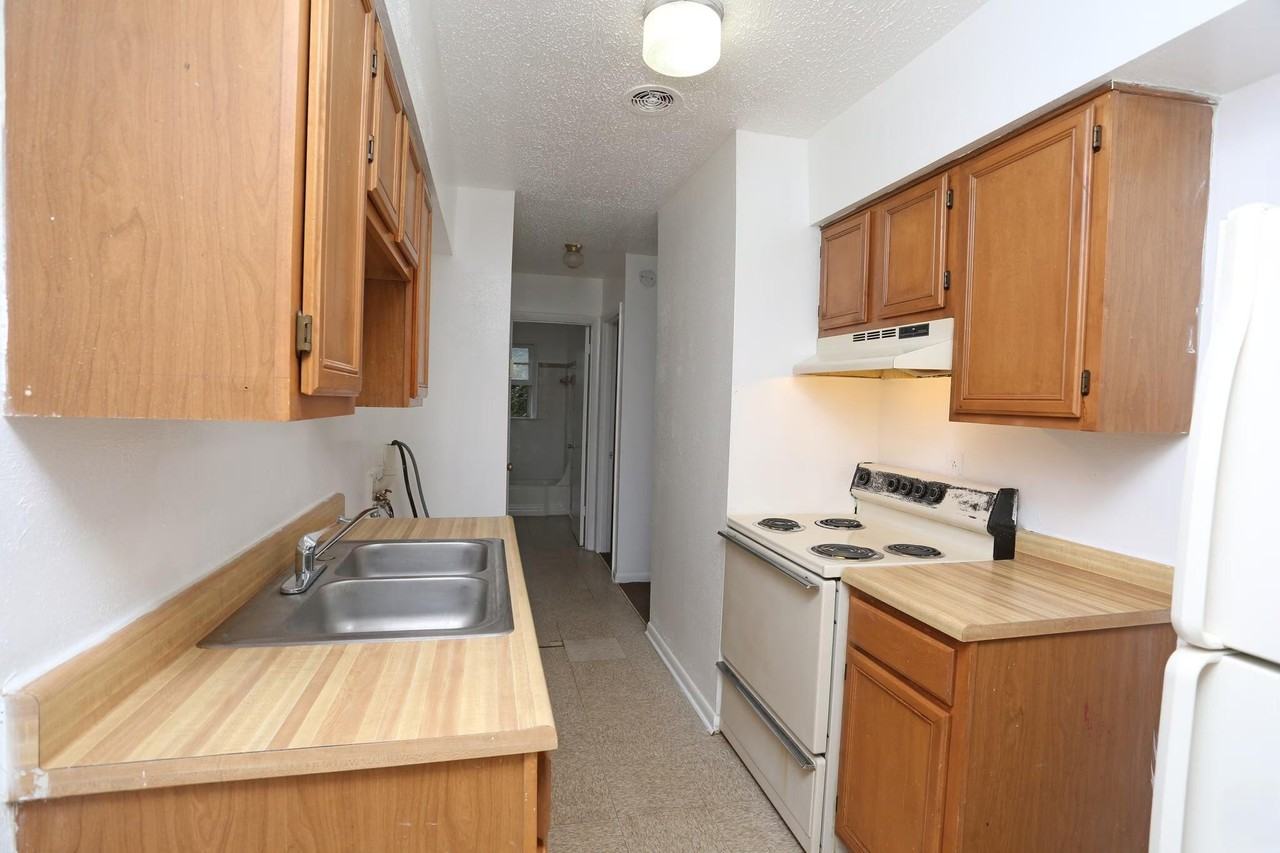1901 Apartments - Photo 2 of 12