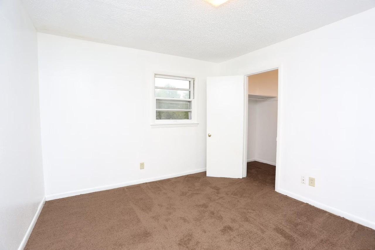 1901 Apartments - Photo 4 of 12