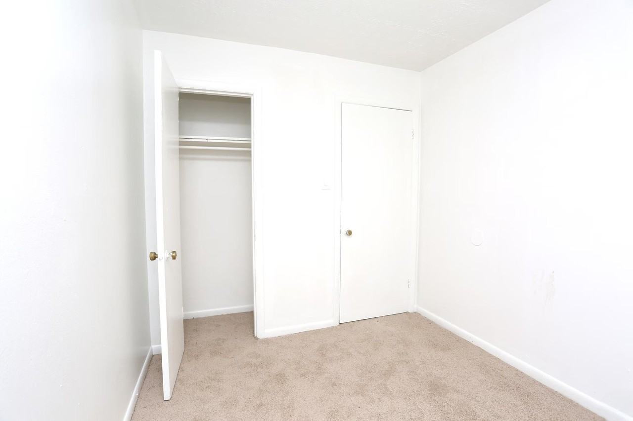 1901 Apartments - Photo 5 of 12