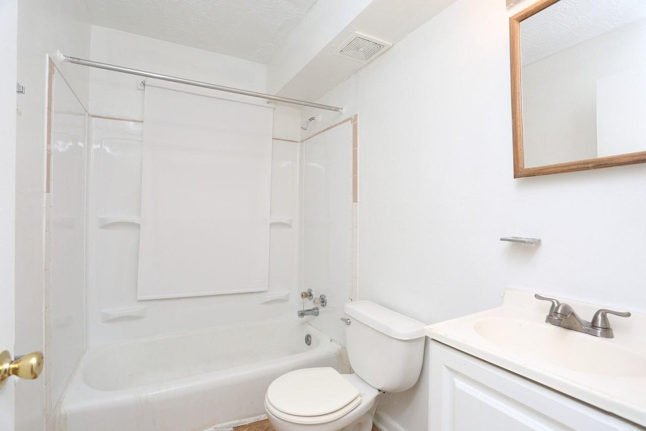 1901 Apartments - Photo 7 of 12