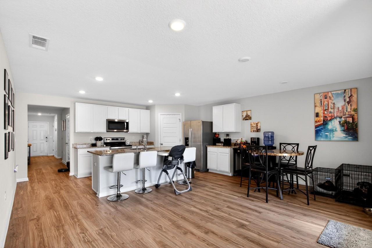 727 Quintana St - Photo 4 of 26