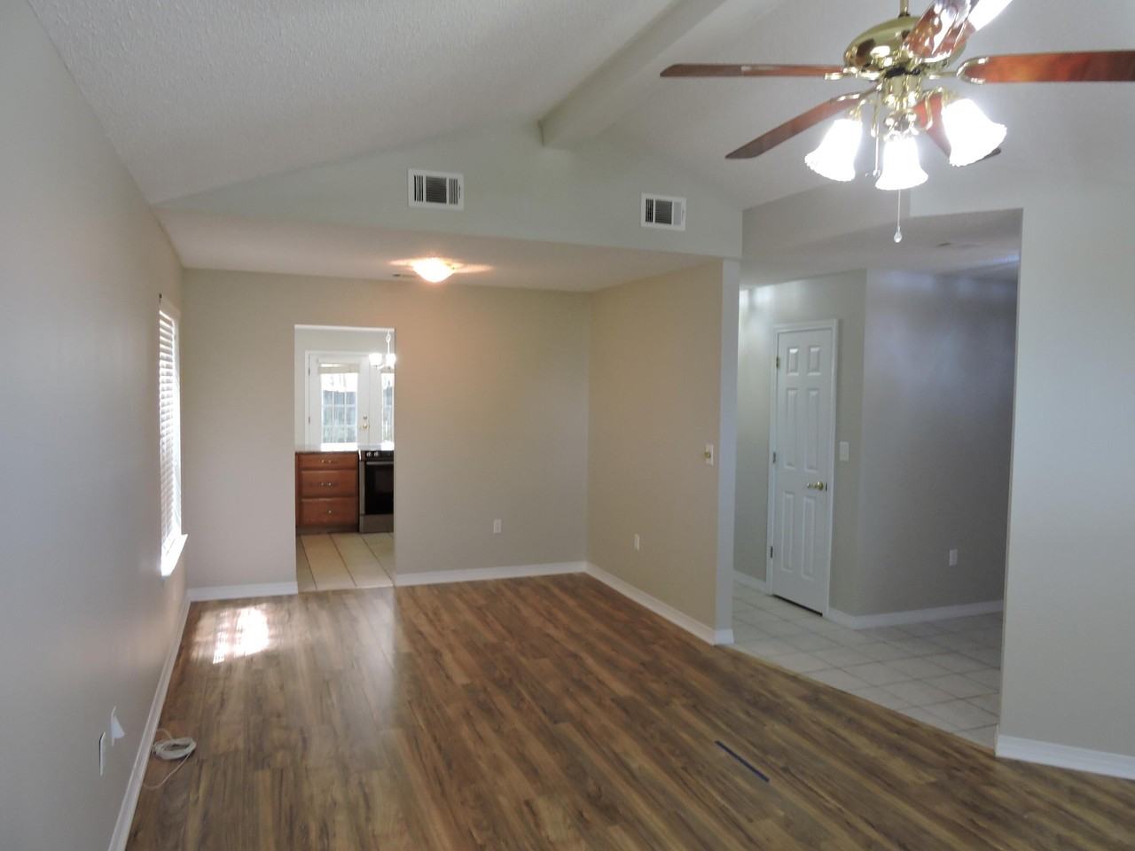 2800 Wilson Ln - Photo 5 of 30