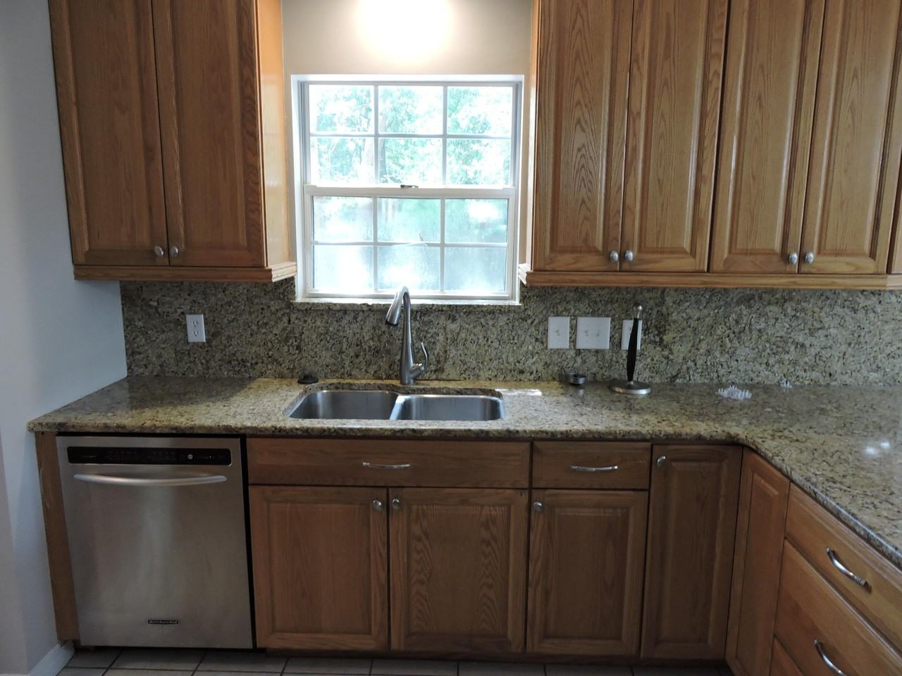 2800 Wilson Ln - Photo 7 of 30