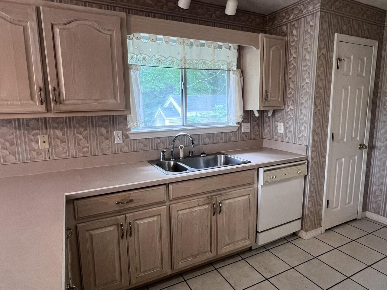 395 Lake Holley Cir - Photo 3 of 27