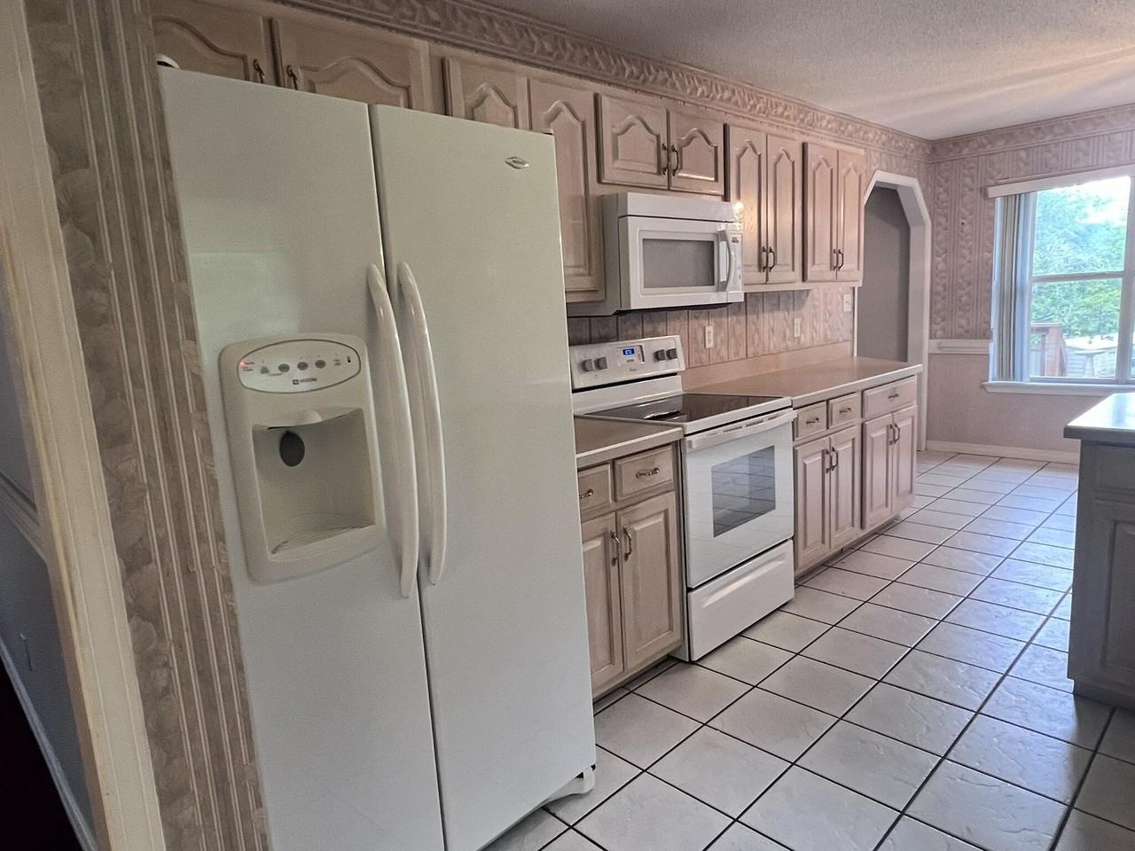 395 Lake Holley Cir - Photo 4 of 27