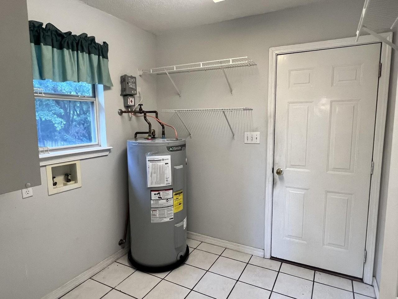 395 Lake Holley Cir - Photo 5 of 27